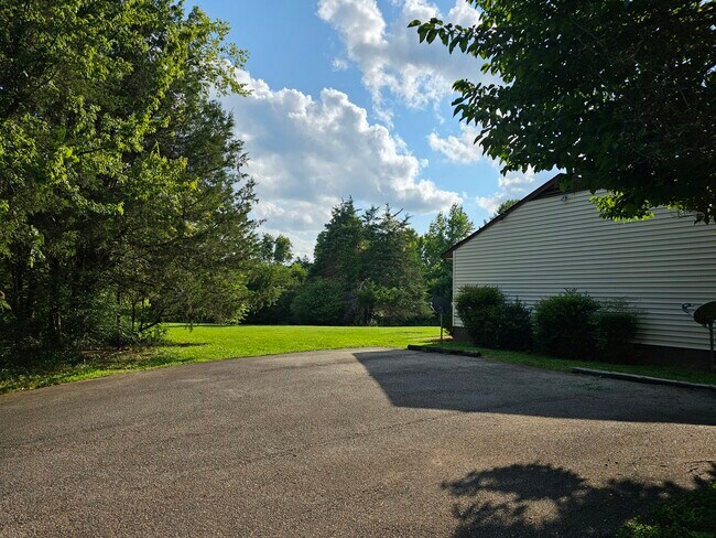 Building Photo - 2084 Dogtown Rd