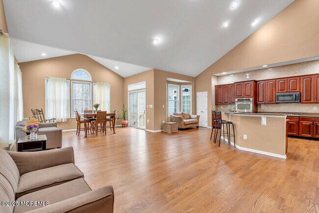 Building Photo - 17 Trumbull Ct