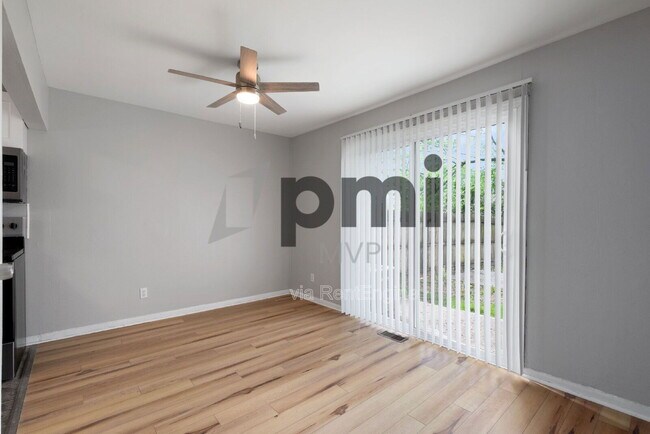 Building Photo - 3027 Rotunda Ct S
