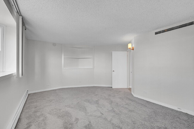 Building Photo - $1,645 - 1 Bed, 1 bath Condo in Denver wit...