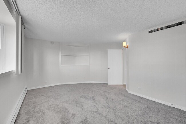 Building Photo - $1,795 - 1 Bed, 1 bath Condo in Denver wit...