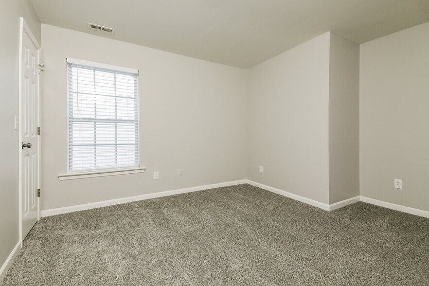 Building Photo - 1550 Pebble Ridge Dr