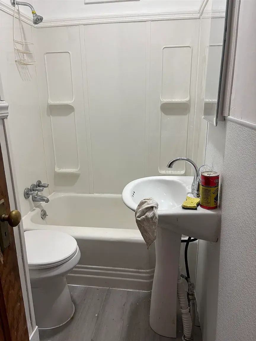 Main floor apt - 99 E Orvis St