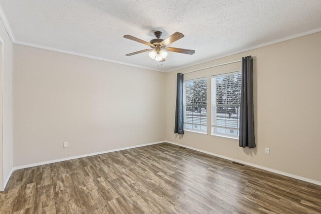 Building Photo - 4704 47th Ave