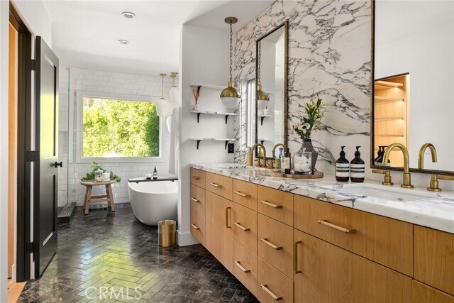 Building Photo - 5115 Los Feliz Blvd