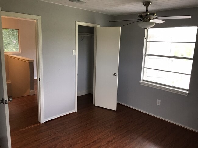 Building Photo - Gorgeous and spacious home in Danbury, Just remodeled and move in ready!