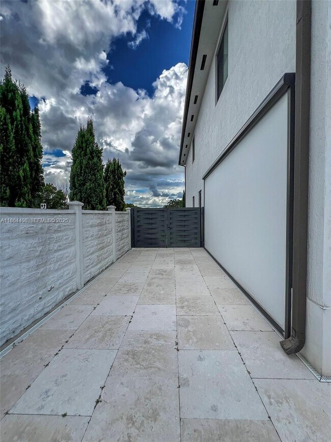 Building Photo - 14680 SW 17th St