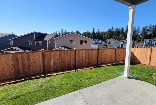 Building Photo - Newer 5 Bedroom Home off Loxie Eagans! Min...