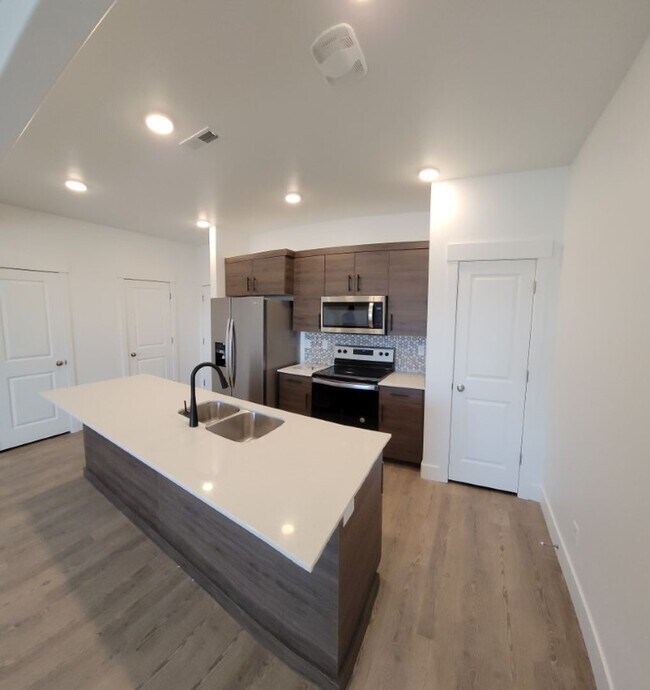 Building Photo - LEASE TAKEOVER In the highly sought after Summerfield Townhomes--3 bed, 2.5 baths