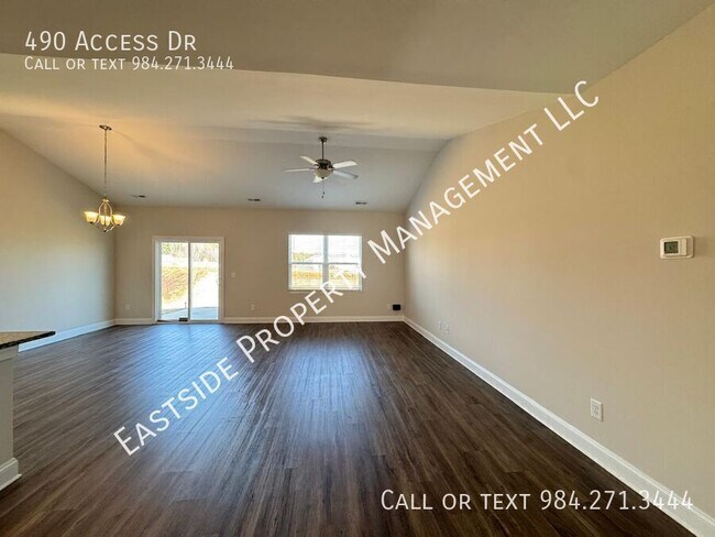 Building Photo - 490 Access Dr