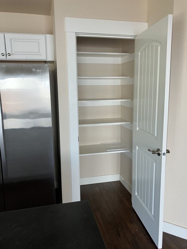 Building Photo - Single Level 3 bed 2 bed Home in Dallas, O...