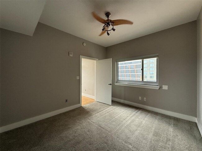 Building Photo - 603 Davis St