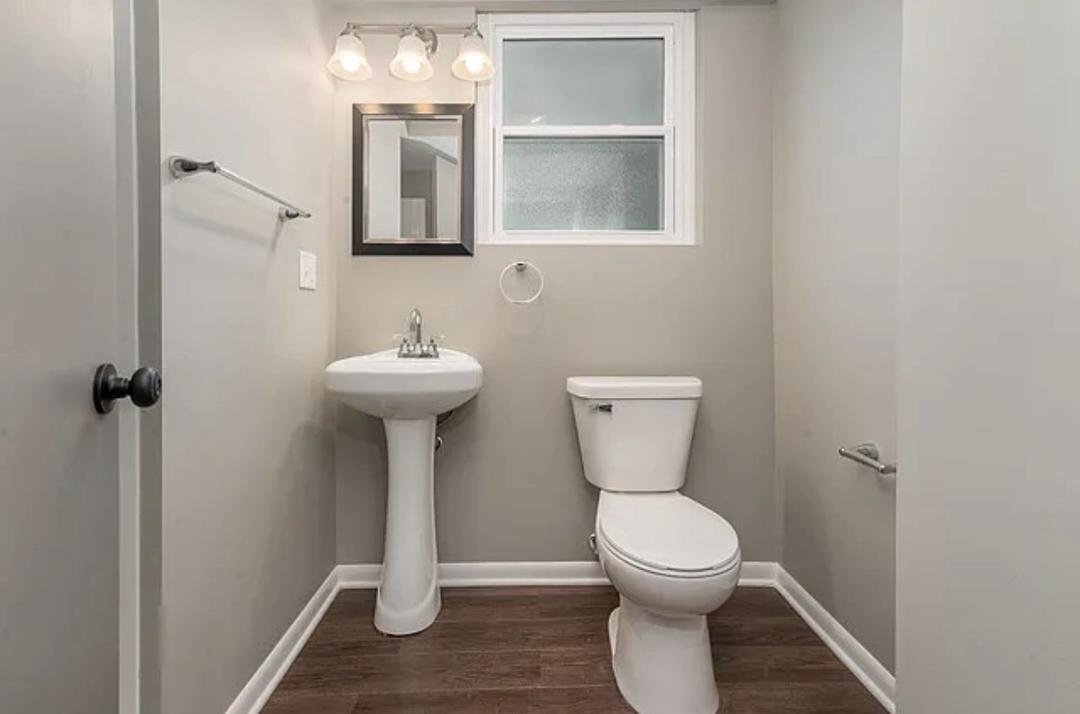 Building Photo - 14743 Long Ave