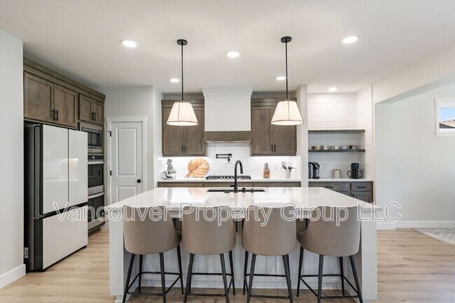 Building Photo - 746 SE 38th St