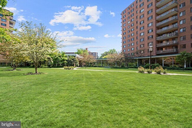 Building Photo - 4201 Cathedral Ave NW