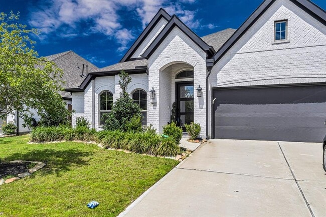 Building Photo - 7211 Sylvan Birch Trl
