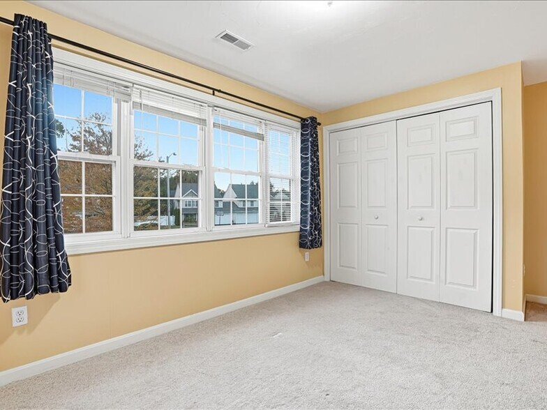 Building Photo - 20 Frongillo Farm Rd