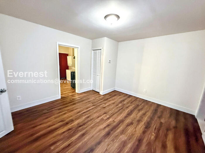 Building Photo - 201 9th Ave W