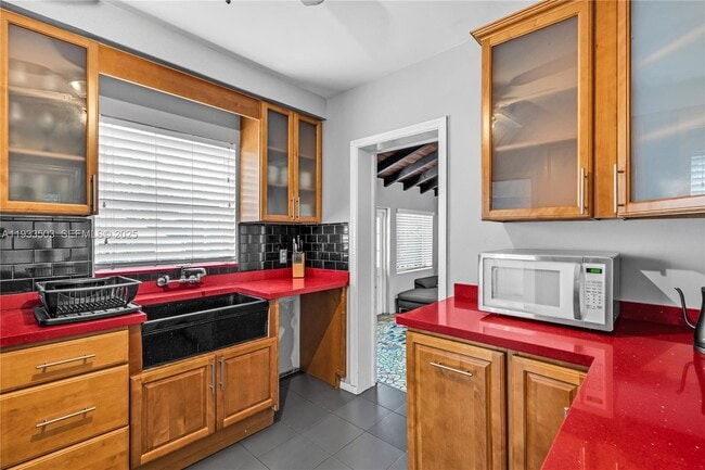 Building Photo - 427 NE 107th St