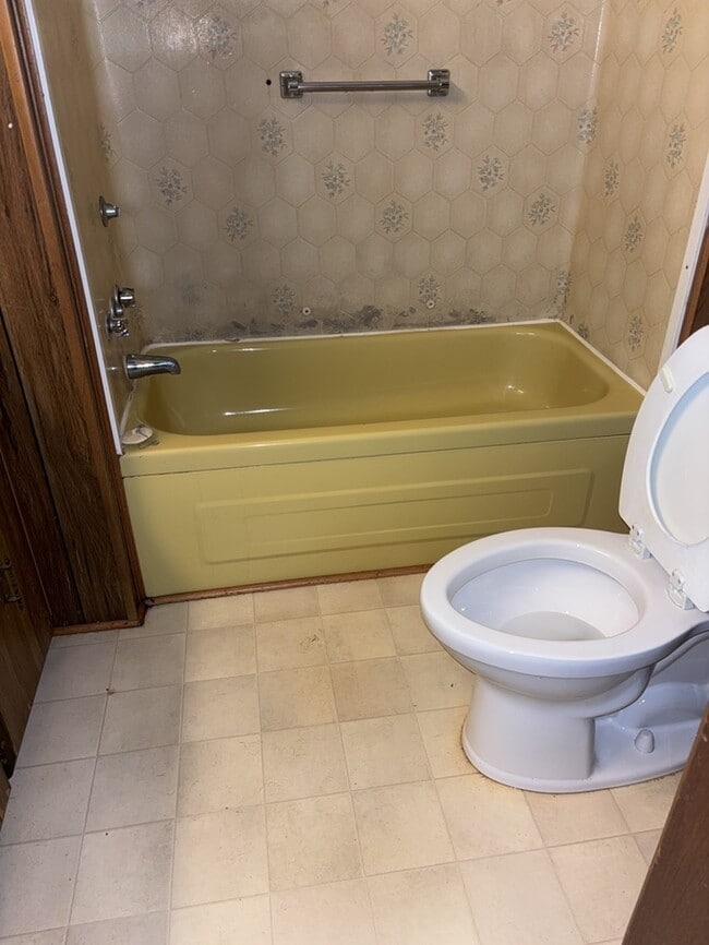 Building Photo - 2 Bedroom 1 Bathroom