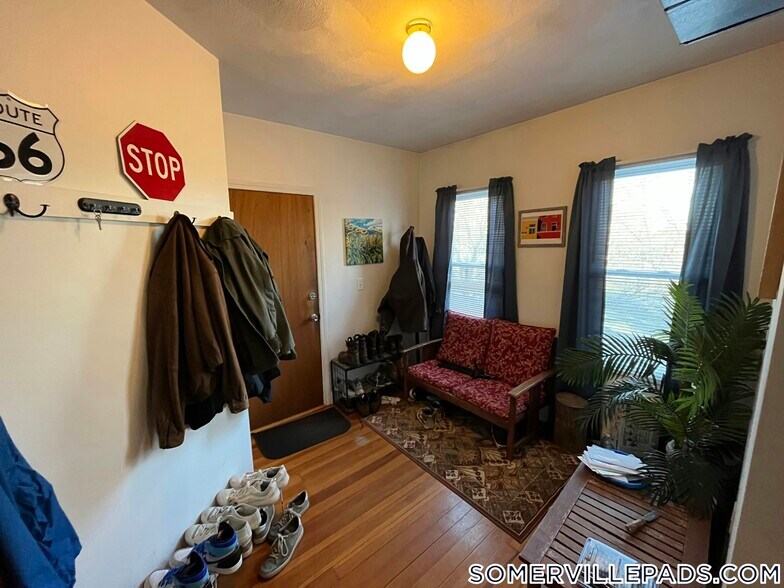 Building Photo - 86 Fellsway W