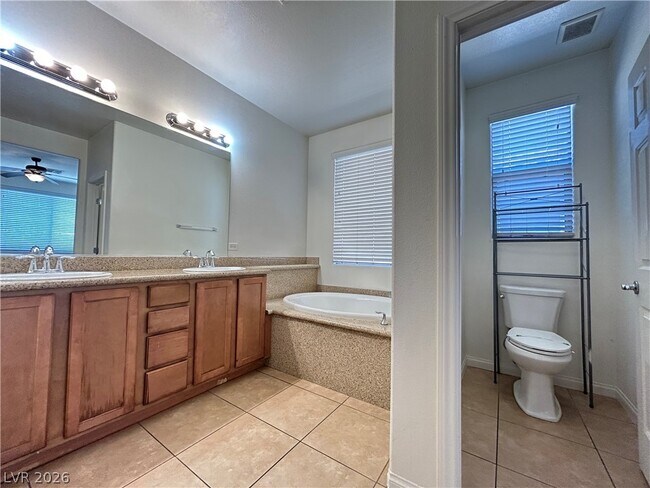 Building Photo - 1030 Via Nandina Pl