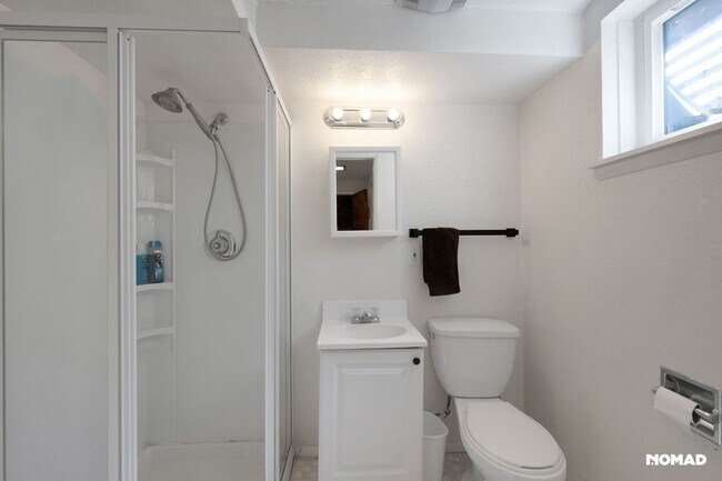 Building Photo - Spacious 4BR House in South Denver