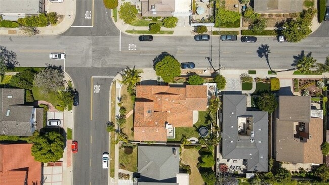 Building Photo - 1660 Catalina Ave