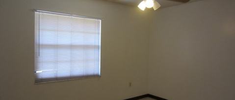 Building Photo - 2200 Oakview Cir