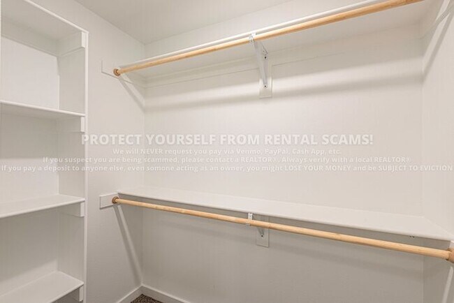 Building Photo - 621 St Charles Pl