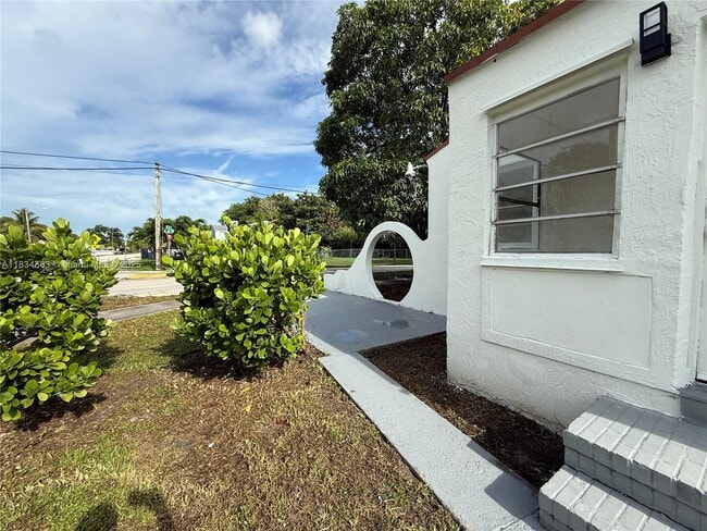 Building Photo - 955 NW 75th St