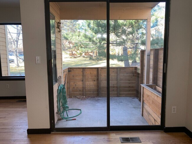 Building Photo - 3BR/2.5BA Townhome for Rent