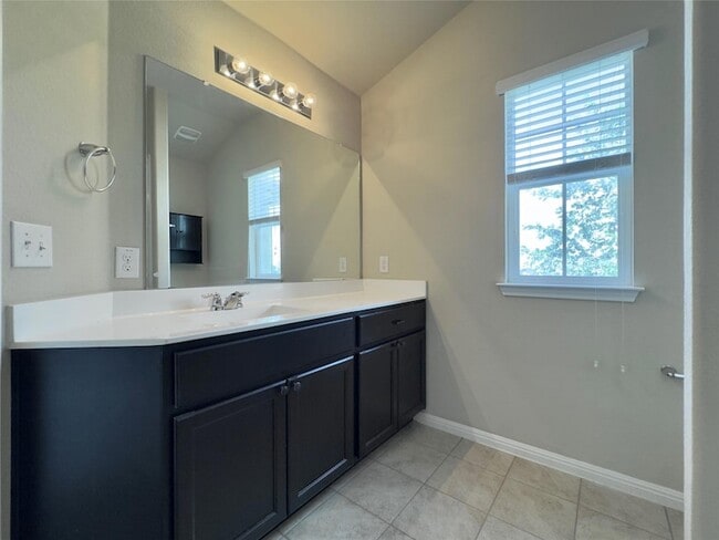 Building Photo - 713 Katmai Cir