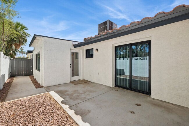 Building Photo - 7826 E Heatherbrae Ave