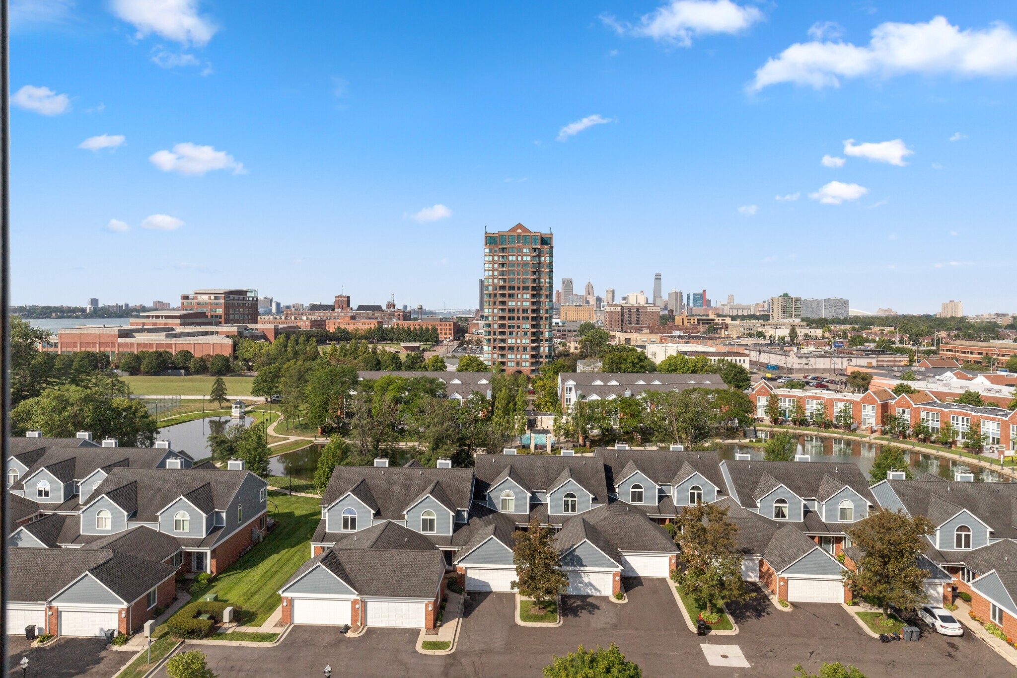 Building Photo - 250 E Harbortown Dr