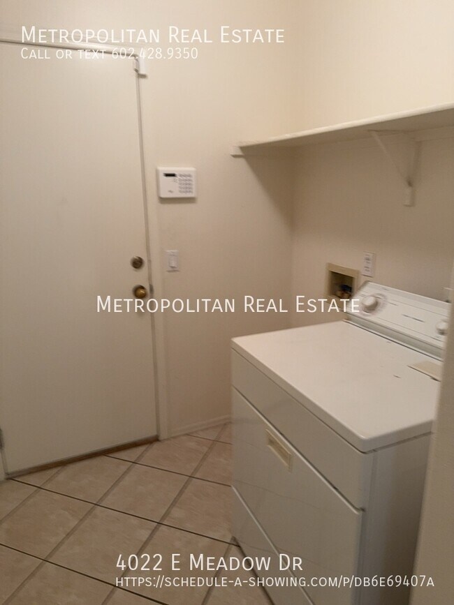 Building Photo - 4022 E Meadow Dr