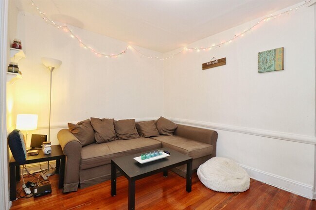 Building Photo - 704 Washington St