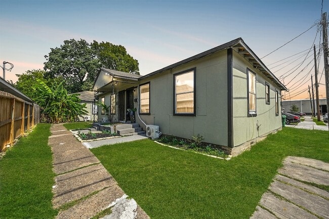 Building Photo - 3705 Bremond St