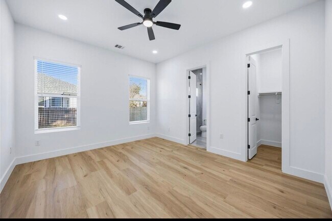 Building Photo - 3923 Aledo St