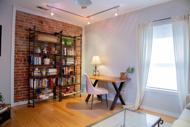 Building Photo - Chic 1-Bedroom Condo in North Capitol Hill...