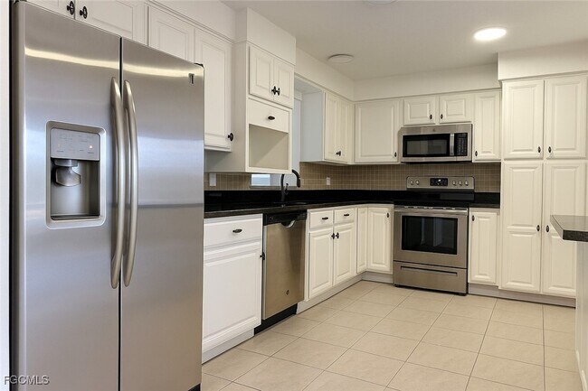 Building Photo - 4123 SE 3rd Ave