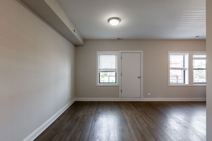 Building Photo - 3407 W Fullerton Ave