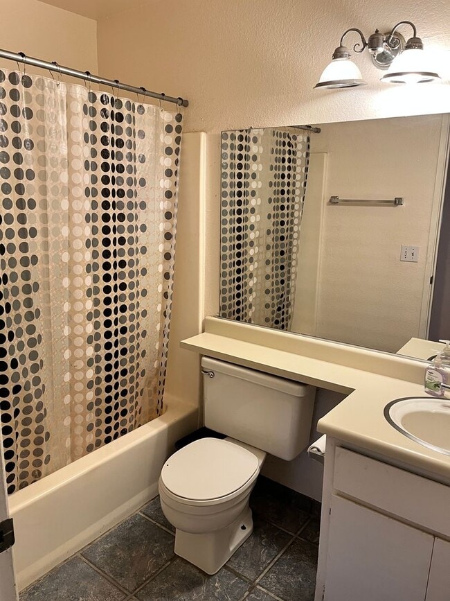 Building Photo - 2950 Niagra #262 - Turlock Condo