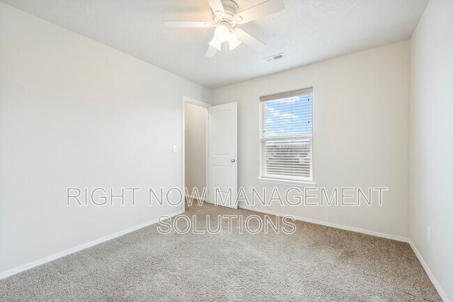 Building Photo - 1860 E Adelaide Dr