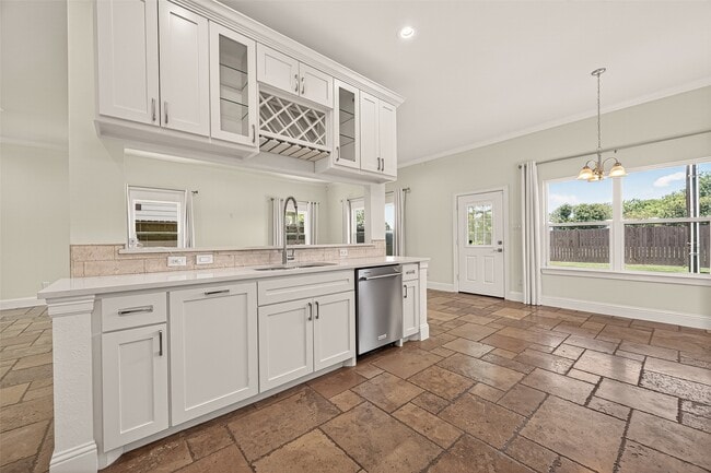 Building Photo - 2211 Silverbonnet St