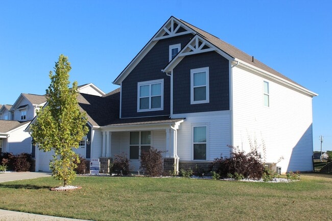 Building Photo - Beautiful 4 Bedroom in Avon!