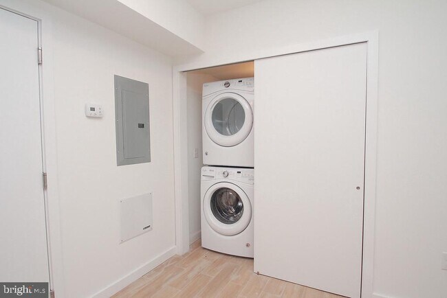 Building Photo - 1918 E Cumberland St