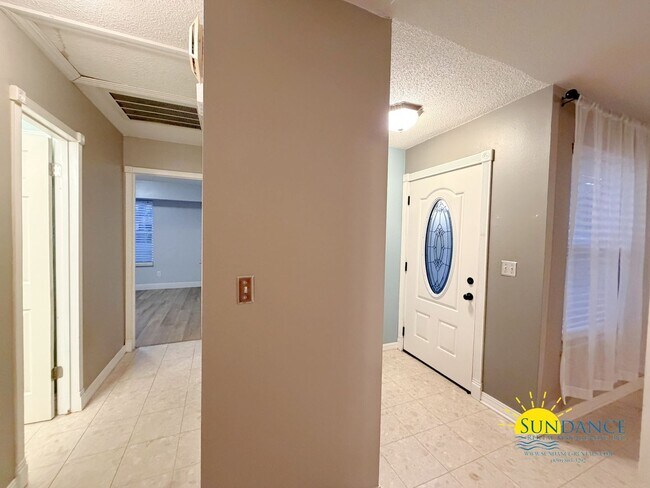 Building Photo - Renovated 3 Bedroom Home in Fort Walton Beach near Bases!