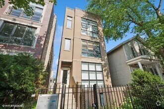 Building Photo - 1015 N Paulina St