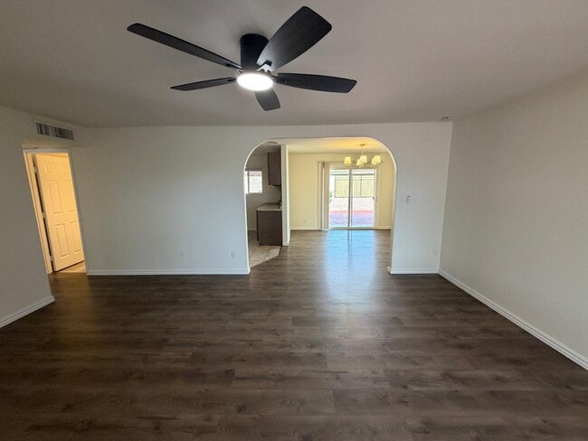 Building Photo - 1244 E Susan Ln